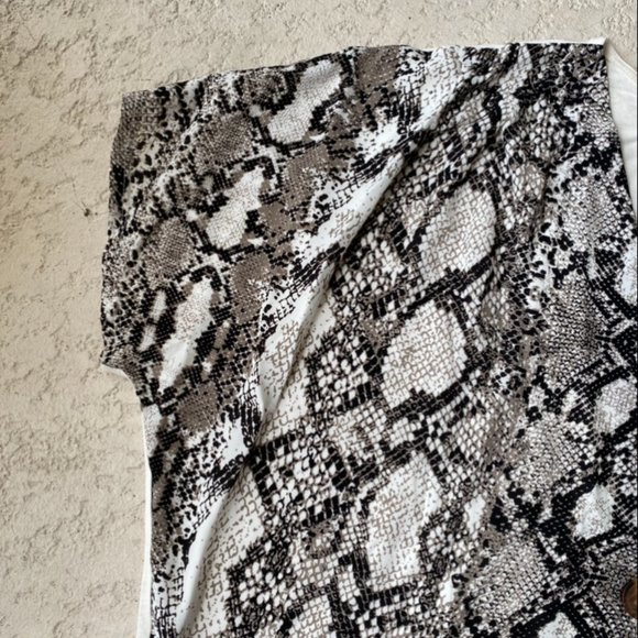 NWT Express Dolman Button Front Top - Picture 7 of 7